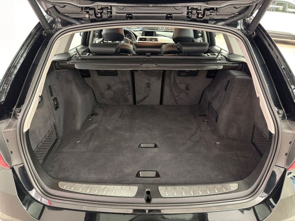 BMW 318 2018 Musta