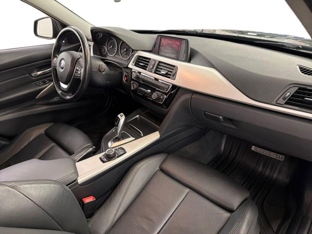 BMW 318 2018 Musta
