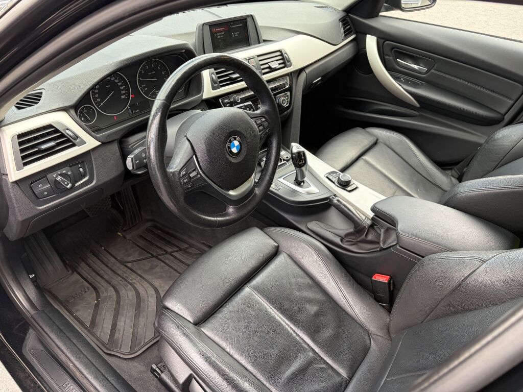 BMW 318 2018 Musta