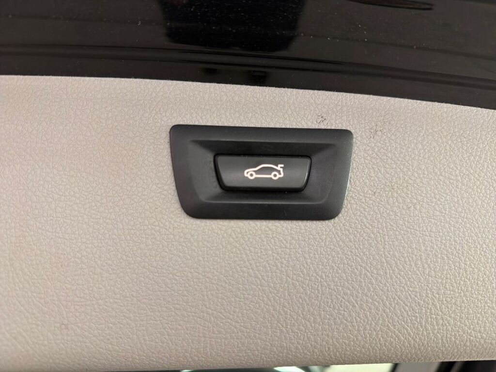BMW 318 2018 Musta