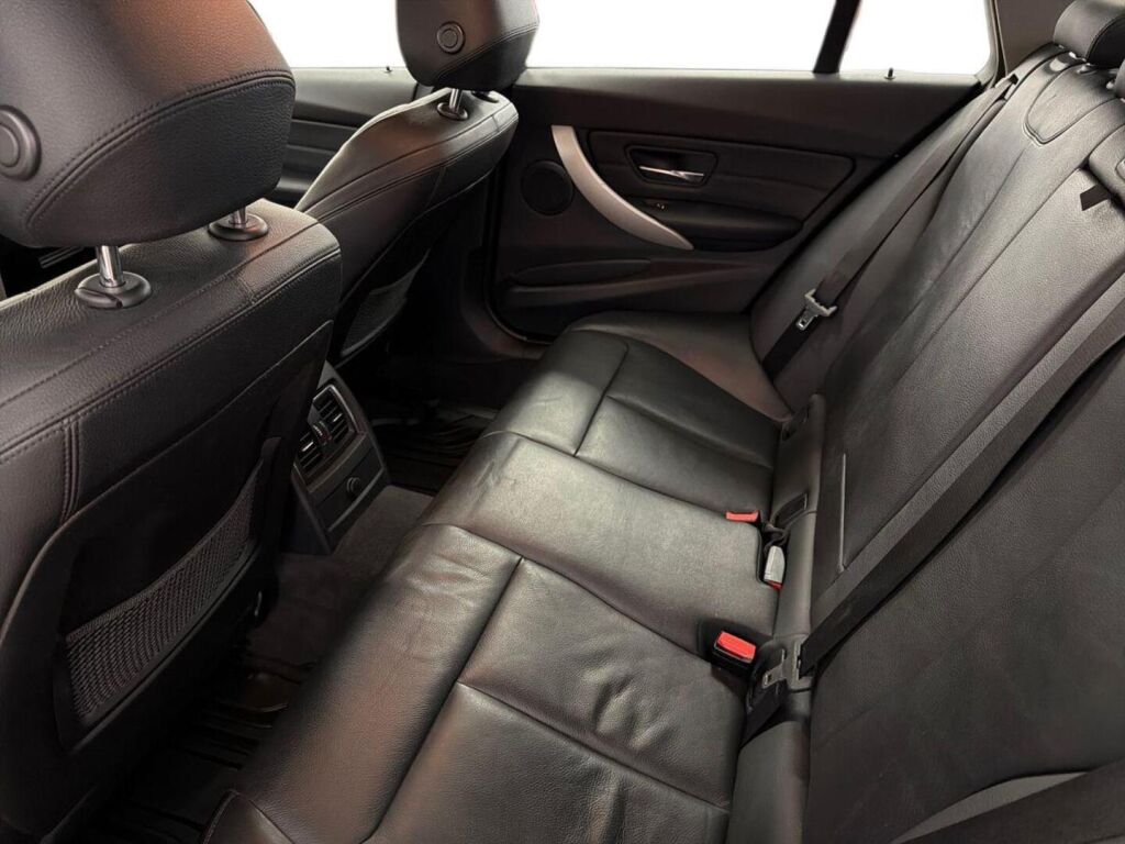 BMW 318 2018 Musta