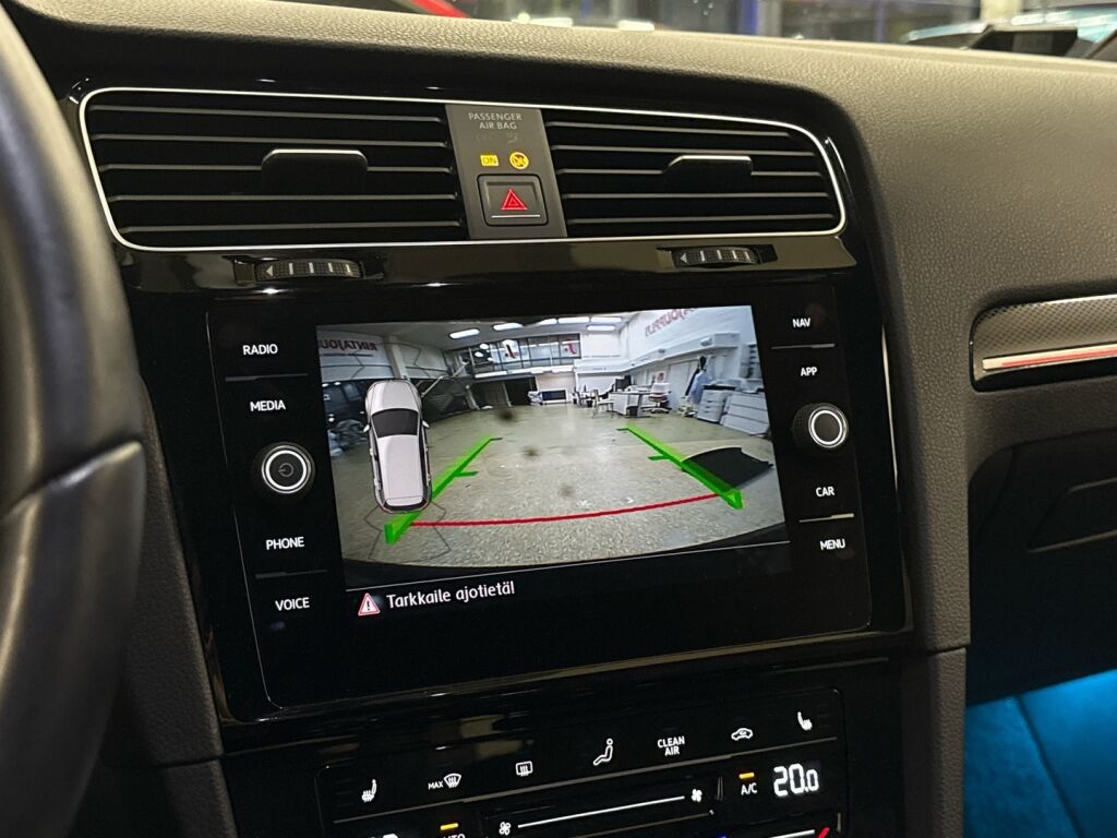 Volkswagen Golf 2018 Musta