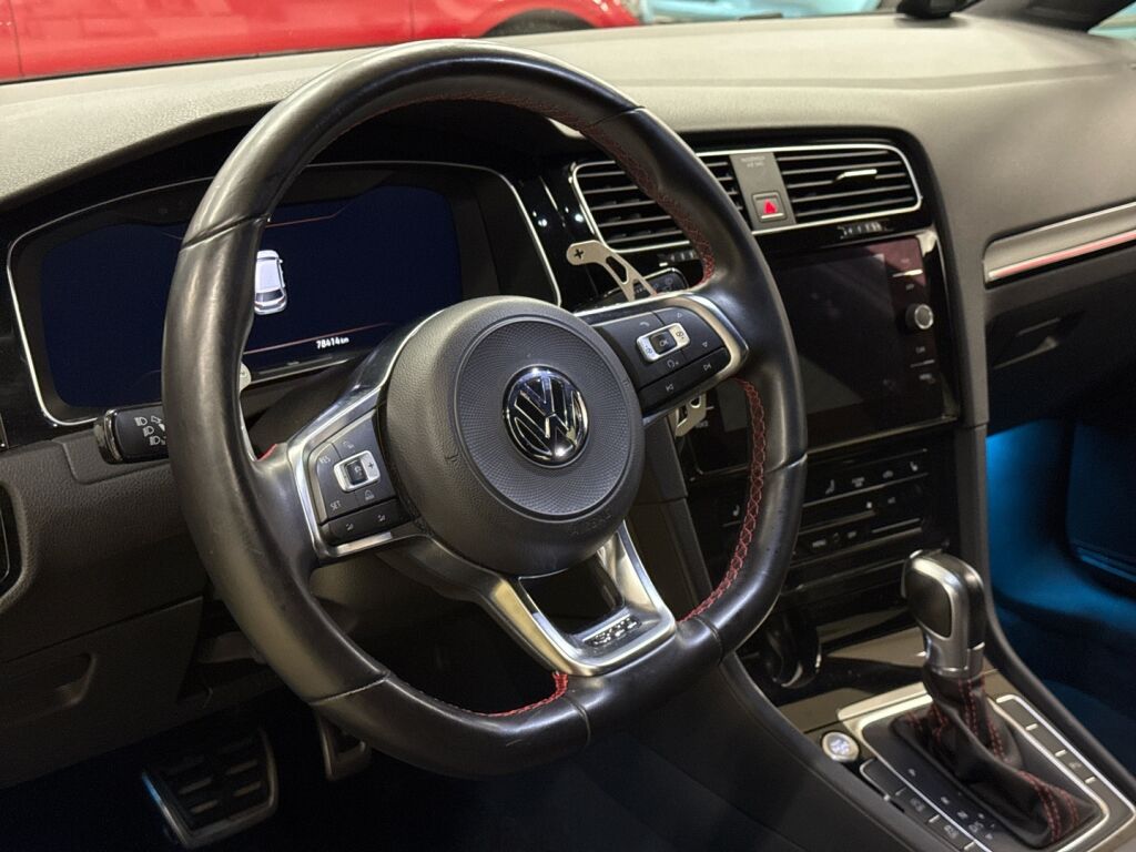 Volkswagen Golf 2018 Musta