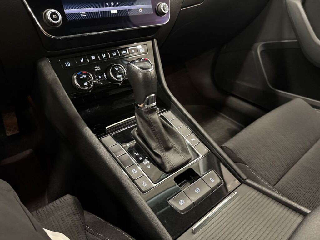 Skoda Superb 2017 Harmaa