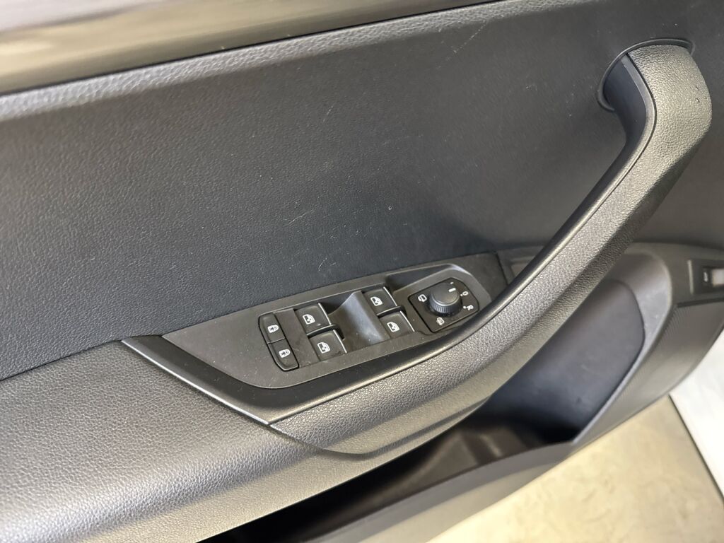 Skoda Karoq 2018 Valkoinen