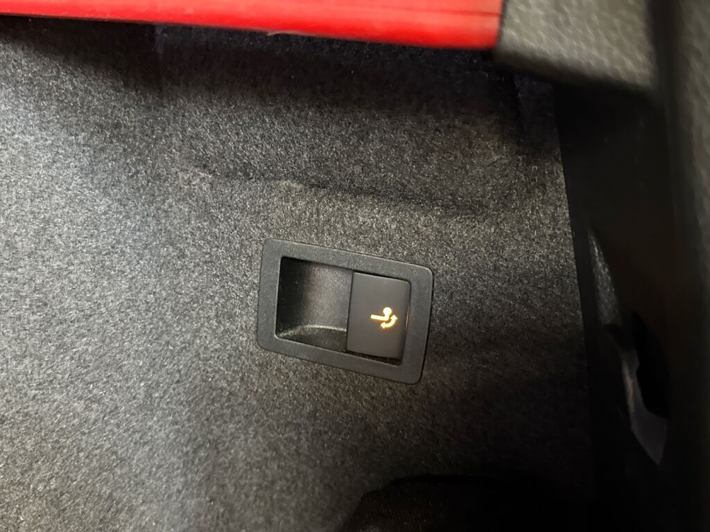 Skoda Karoq 2018 Valkoinen