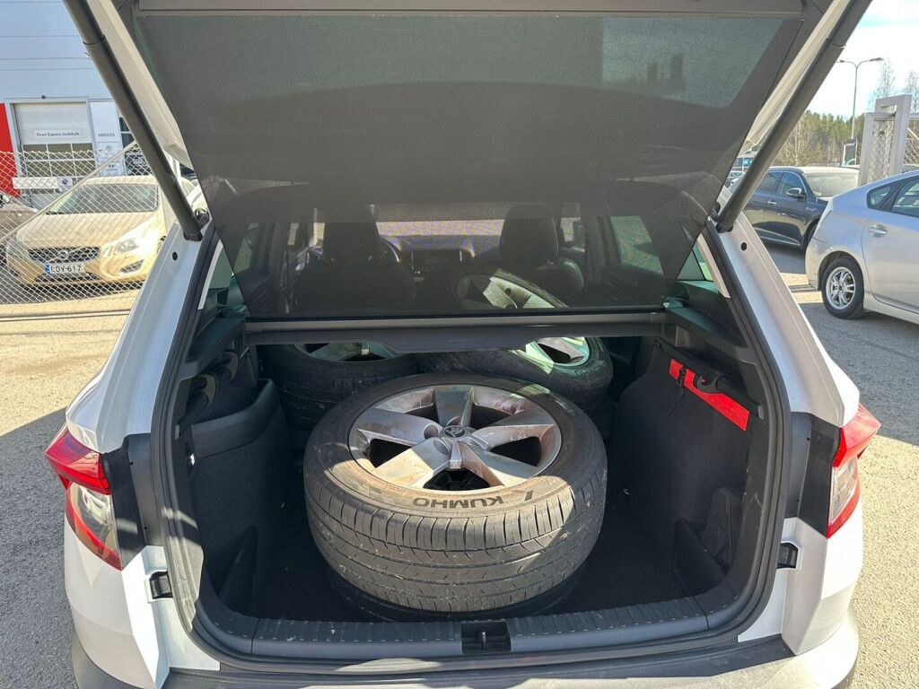 Skoda Karoq 2018 Valkoinen