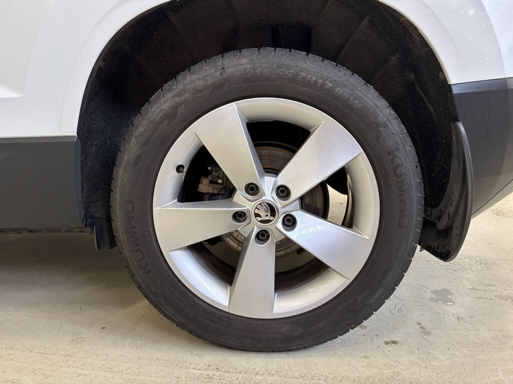 Skoda Karoq 2018 Valkoinen