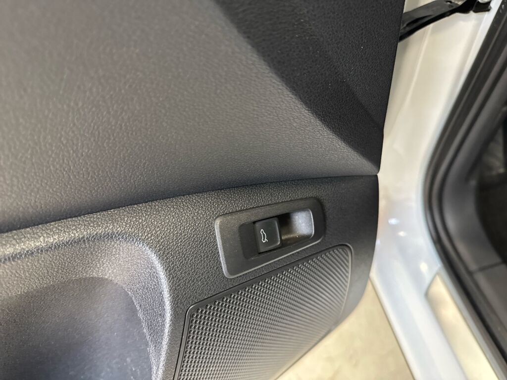 Skoda Karoq 2018 Valkoinen