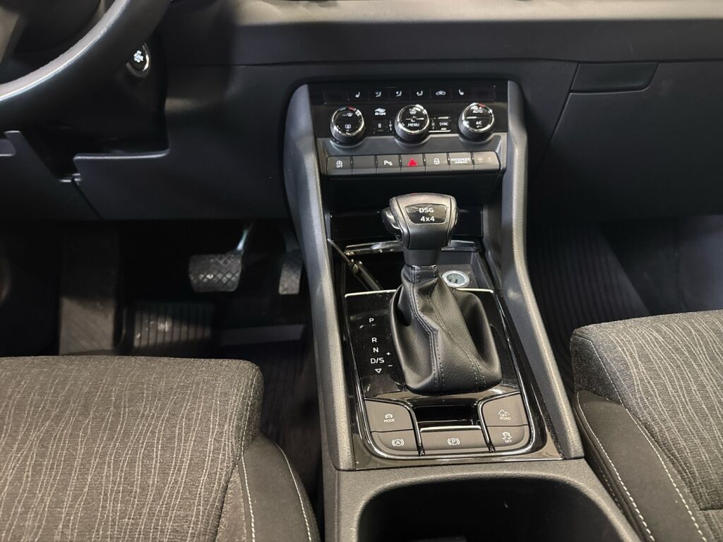 Skoda Karoq 2018 Valkoinen