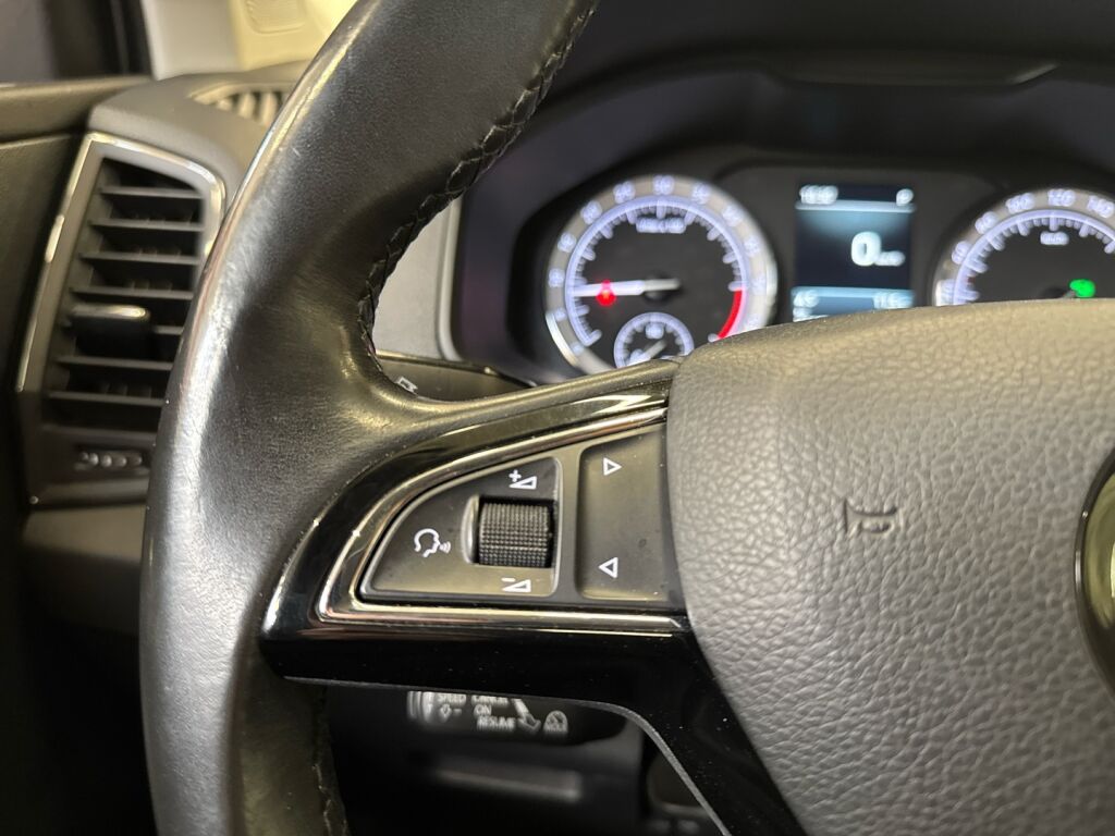 Skoda Karoq 2018 Valkoinen