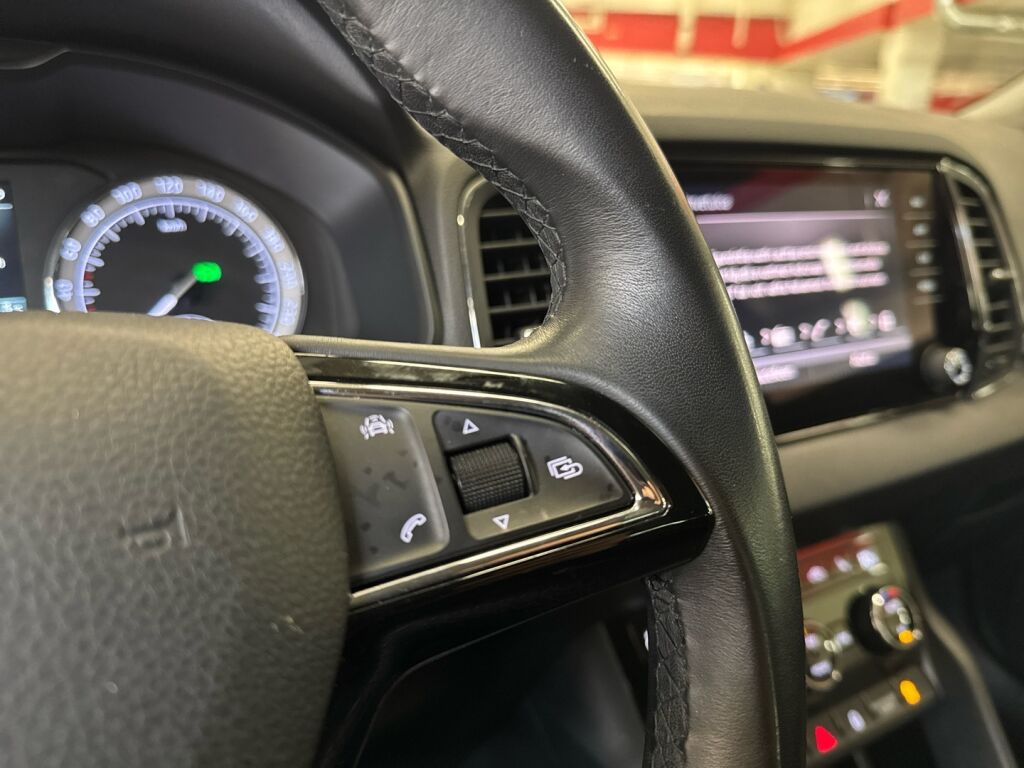 Skoda Karoq 2018 Valkoinen