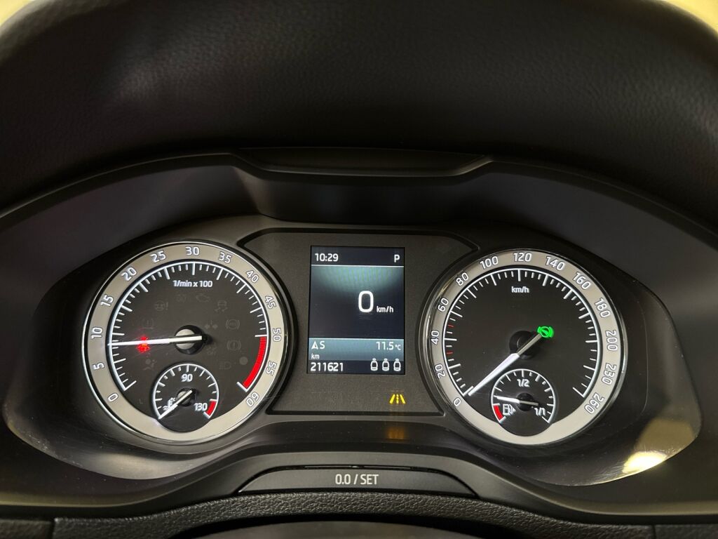 Skoda Karoq 2018 Valkoinen