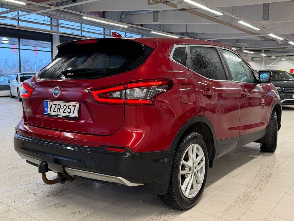 Nissan Qashqai 2017 Punainen