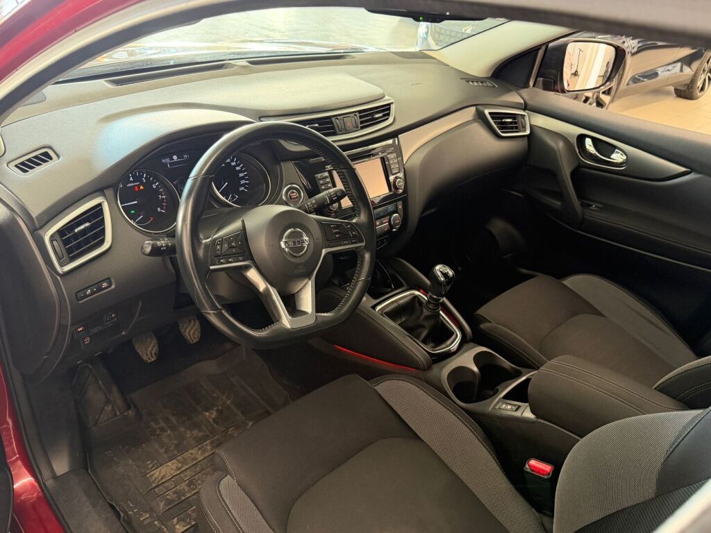 Nissan Qashqai 2017 Met. Punainen