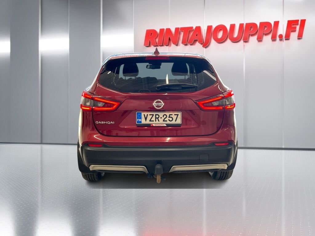 Nissan Qashqai 2017 Met. Punainen