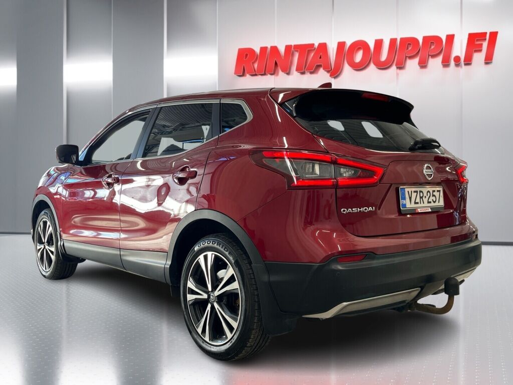Nissan Qashqai 2017 Met. Punainen