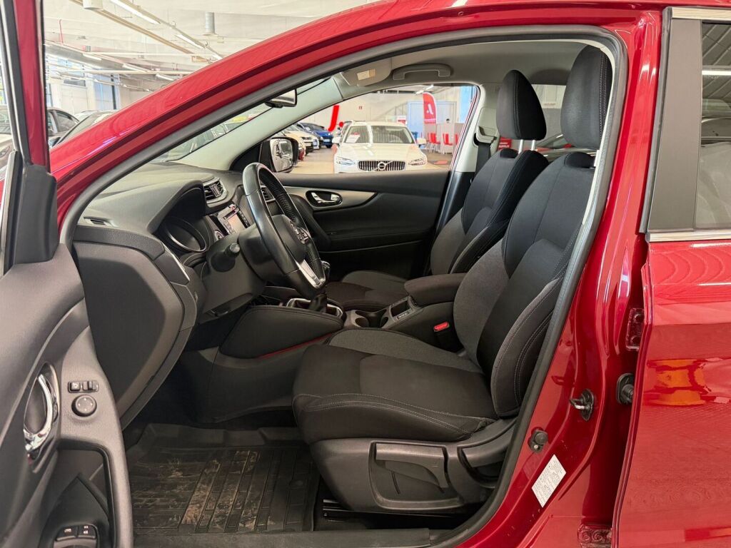 Nissan Qashqai 2017 Met. Punainen