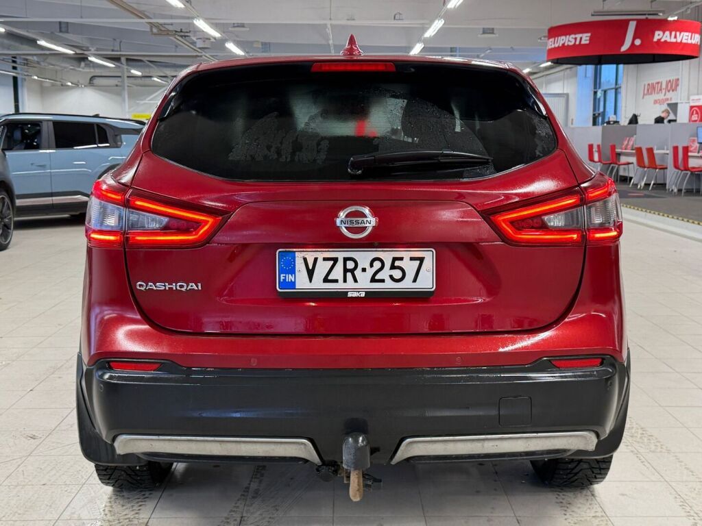 Nissan Qashqai 2017 Punainen
