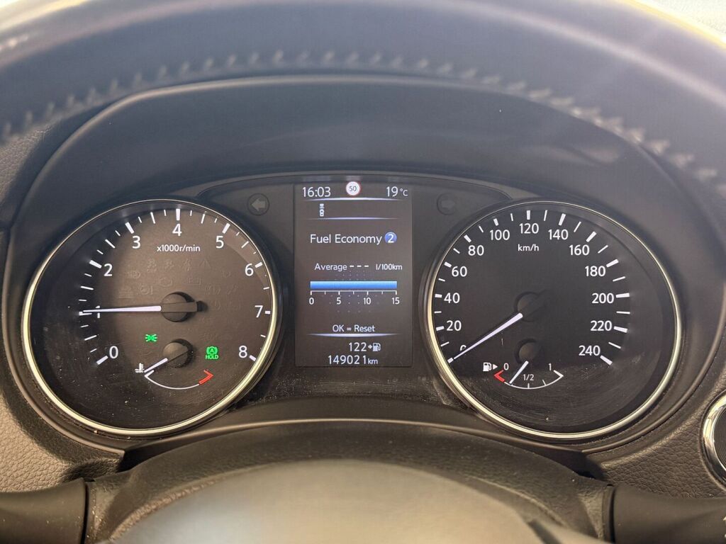 Nissan Qashqai 2017 Met. Punainen