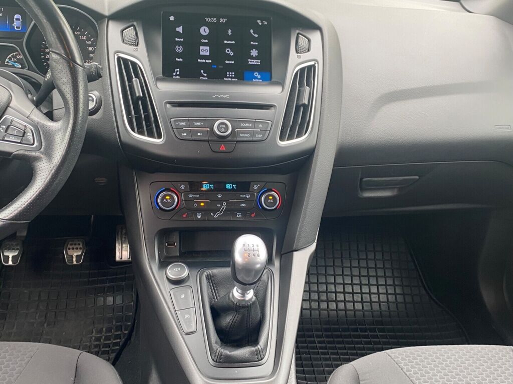 Ford Focus 2018 Valkoinen
