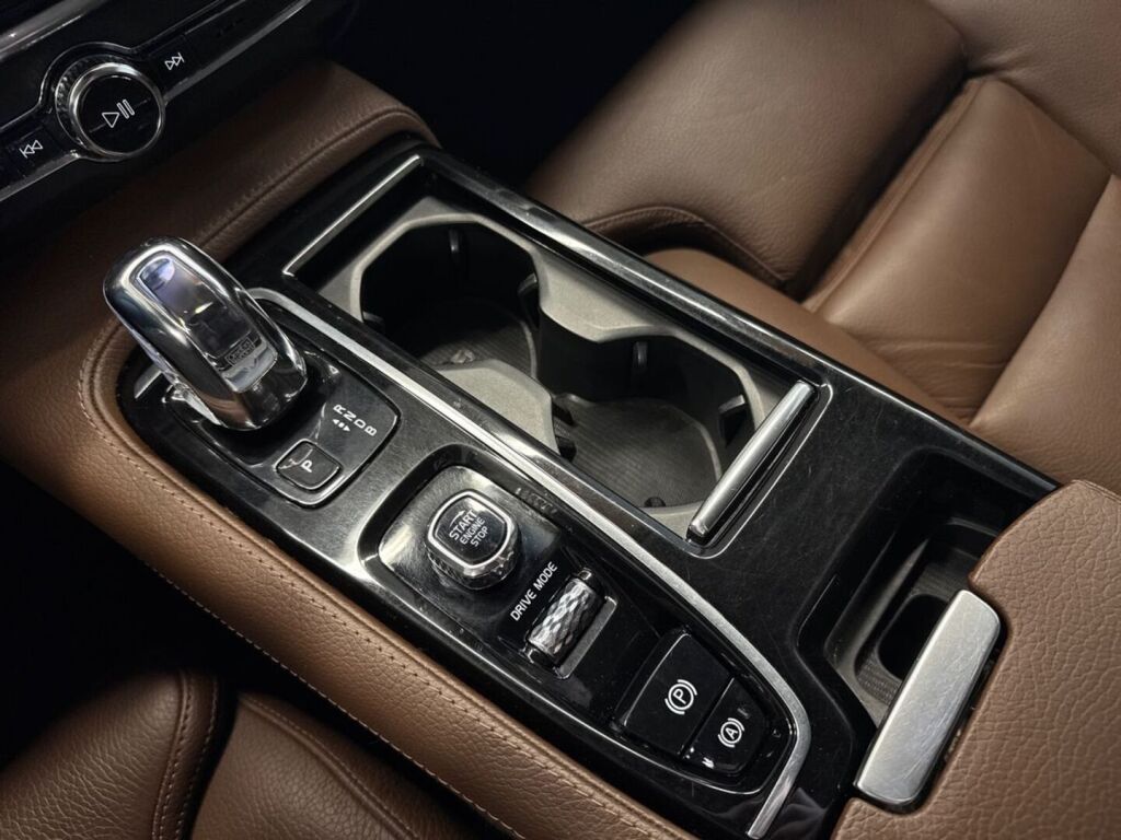 Volvo V90 2018 Harmaa