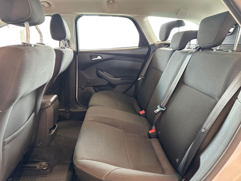 Ford Focus 2018 Valkoinen