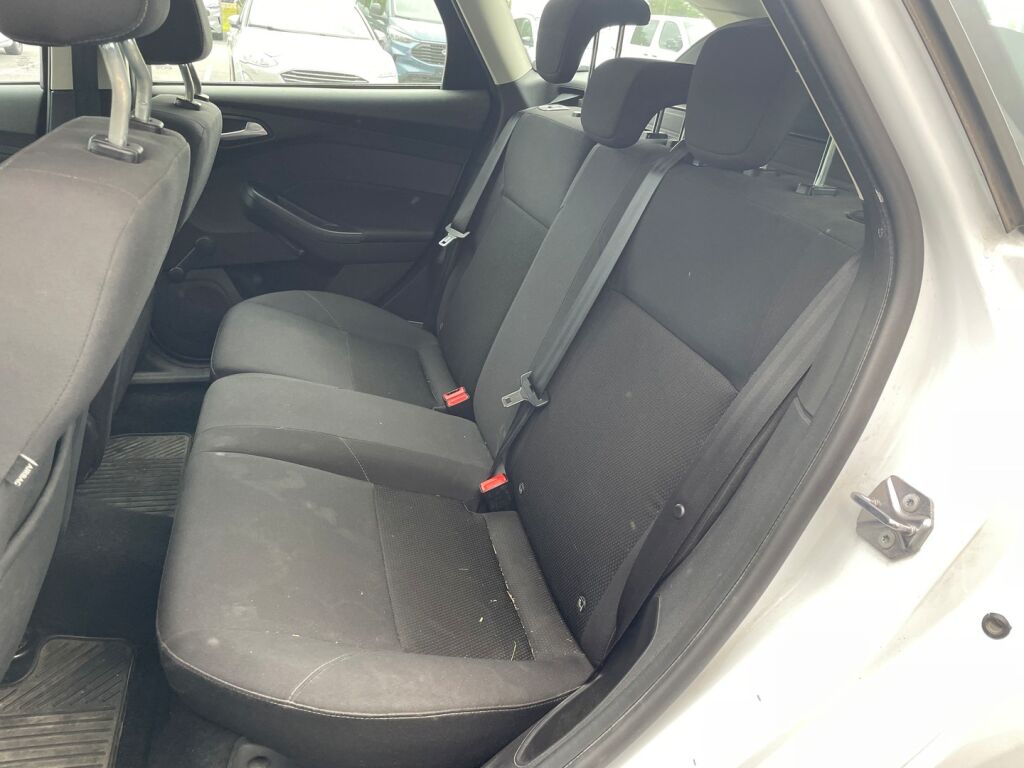 Ford Focus 2018 Valkoinen