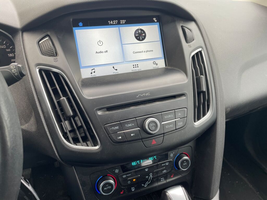 Ford Focus 2018 Valkoinen