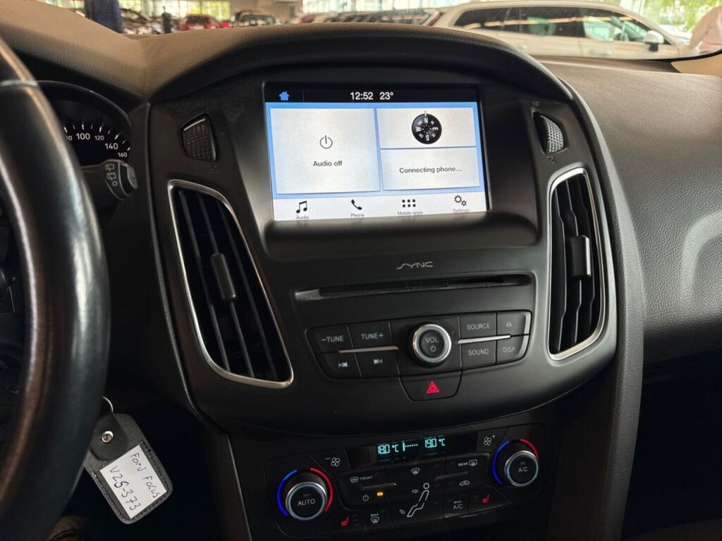 Ford Focus 2018 Valkoinen
