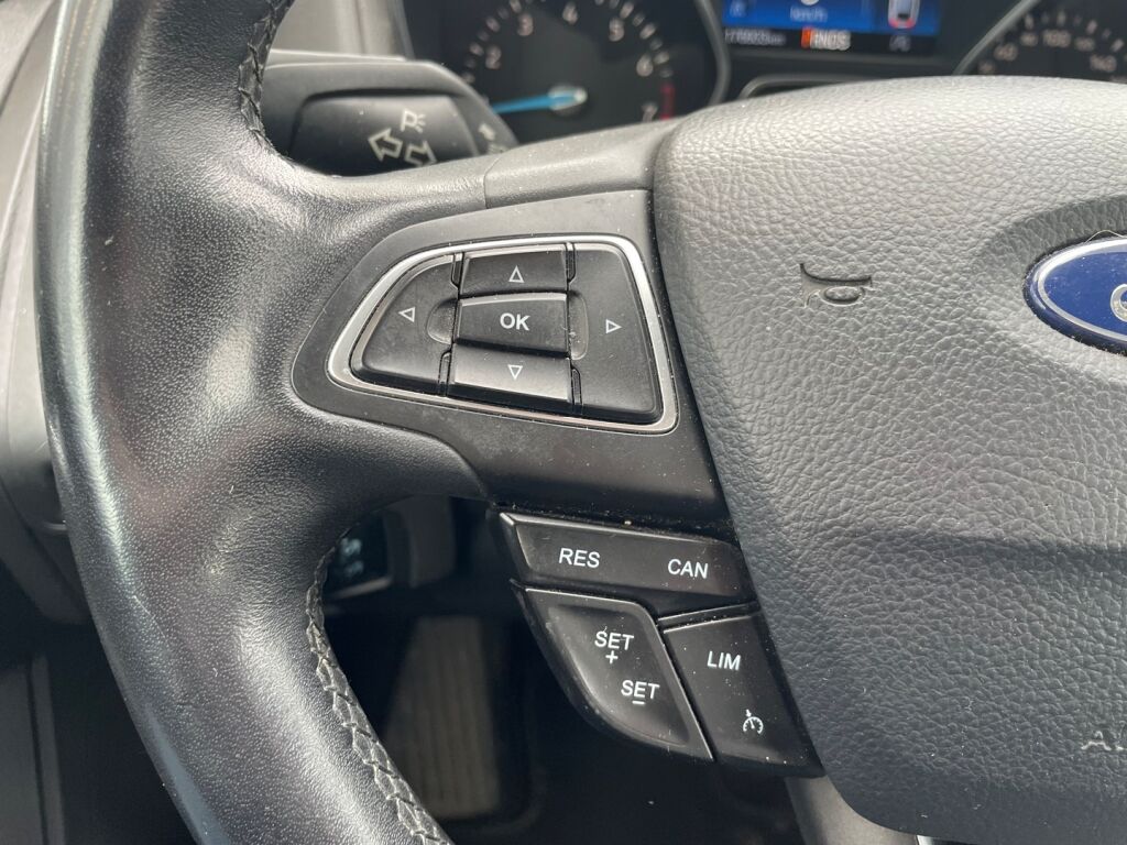 Ford Focus 2018 Valkoinen