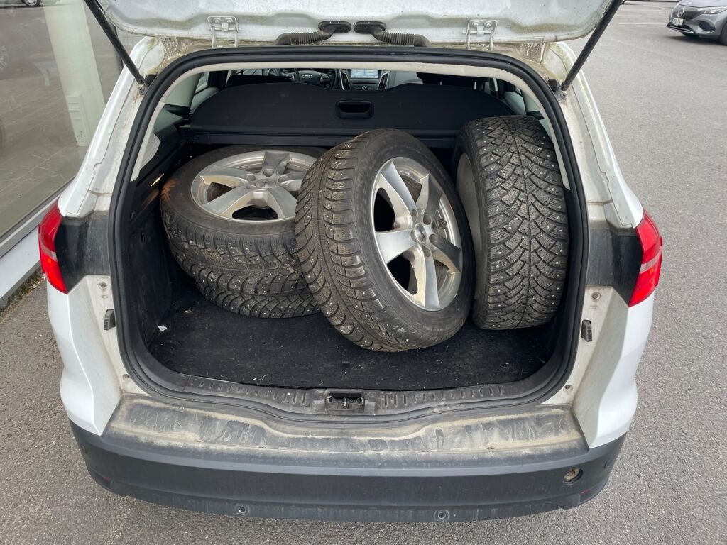 Ford Focus 2018 Valkoinen