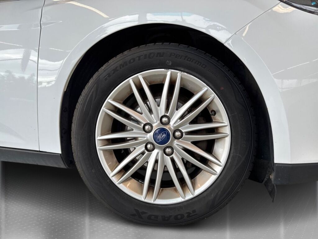 Ford Focus 2018 Valkoinen
