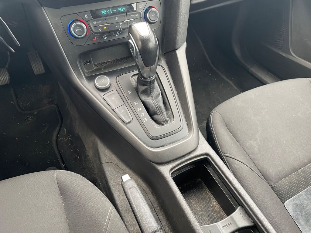 Ford Focus 2018 Valkoinen