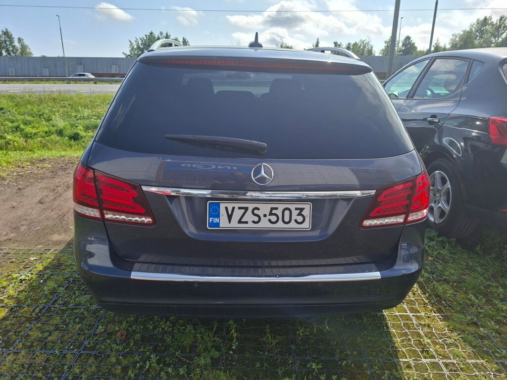 Mercedes-Benz E 2013 Sininen