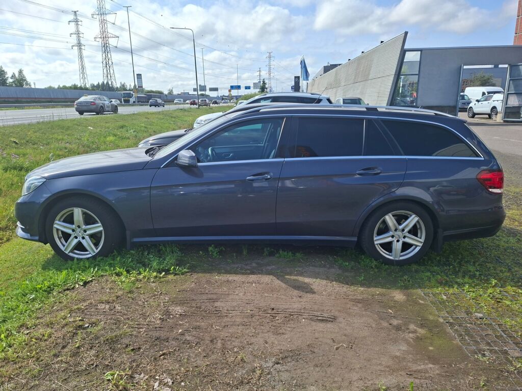 Mercedes-Benz E 2013 Sininen