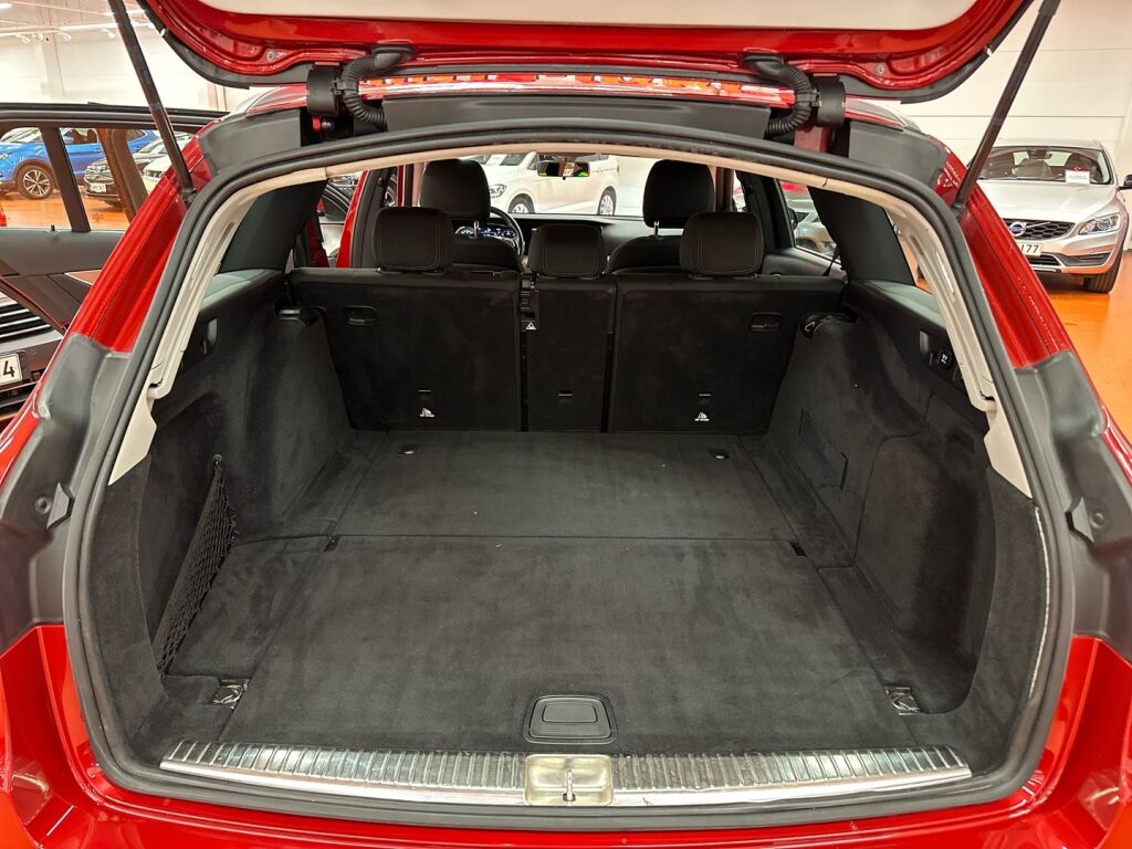 Mercedes-Benz E 2018 Punainen