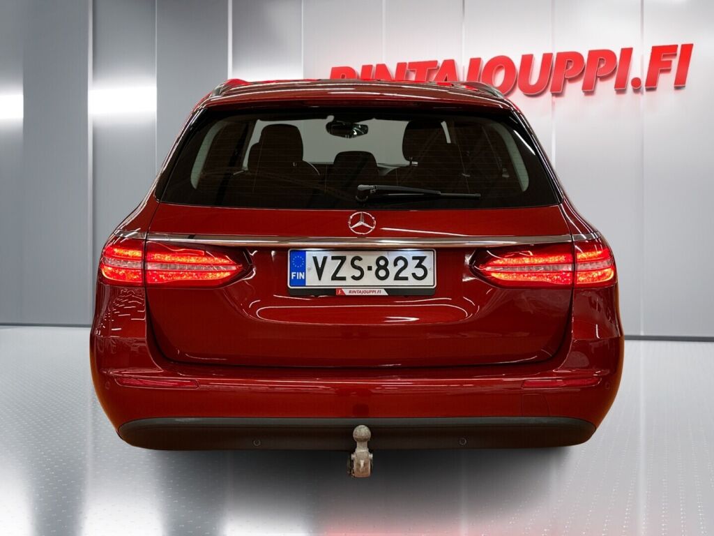 Mercedes-Benz E 2018 Punainen