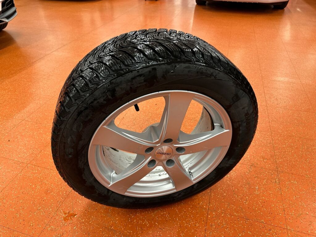 Mercedes-Benz E 2018 Punainen