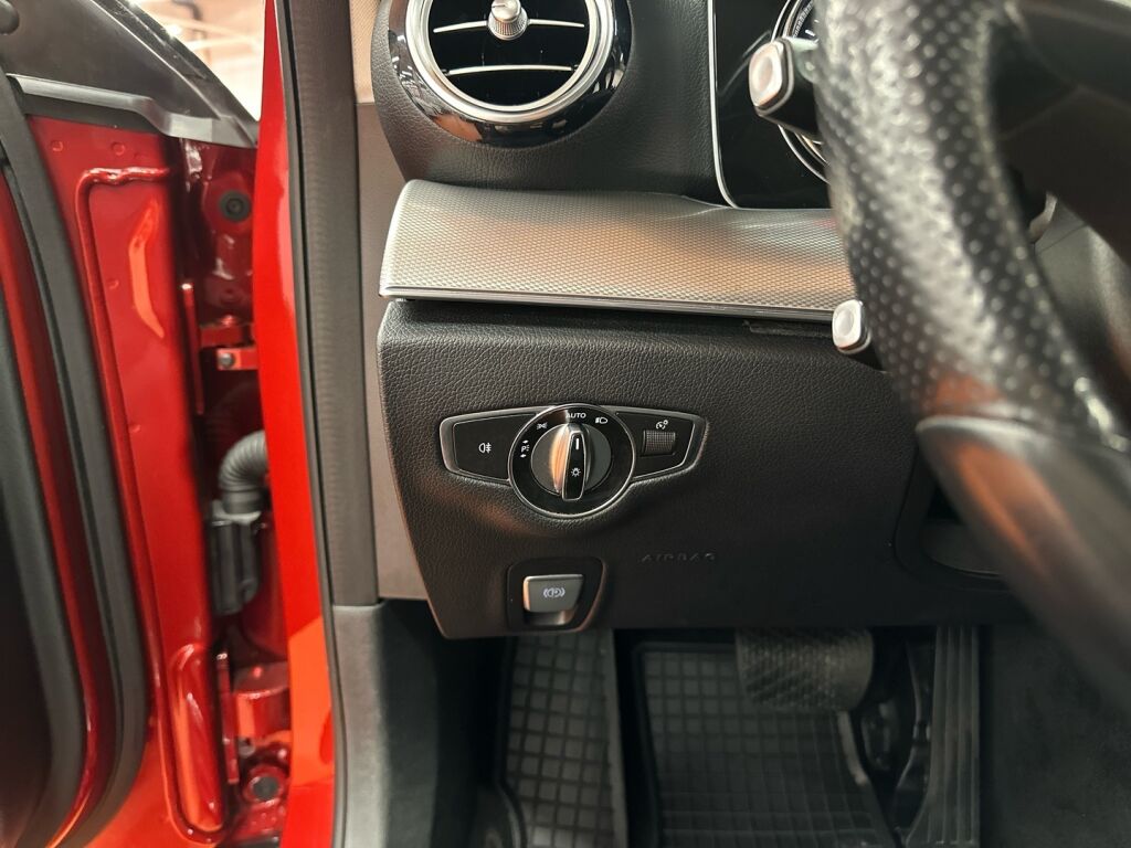 Mercedes-Benz E 2018 Punainen