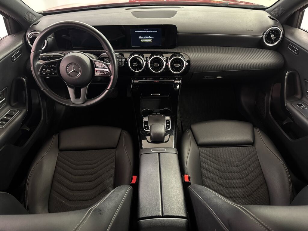 Mercedes-Benz A 2018 Punainen