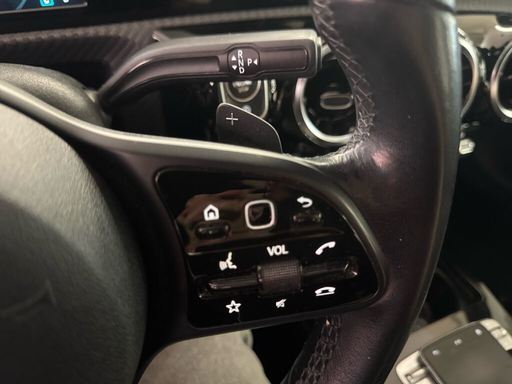 Mercedes-Benz A 2018 Punainen