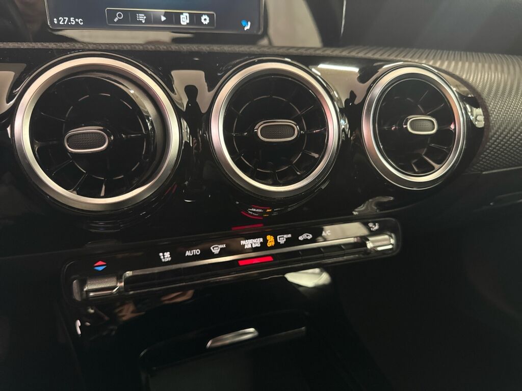 Mercedes-Benz A 2018 Punainen