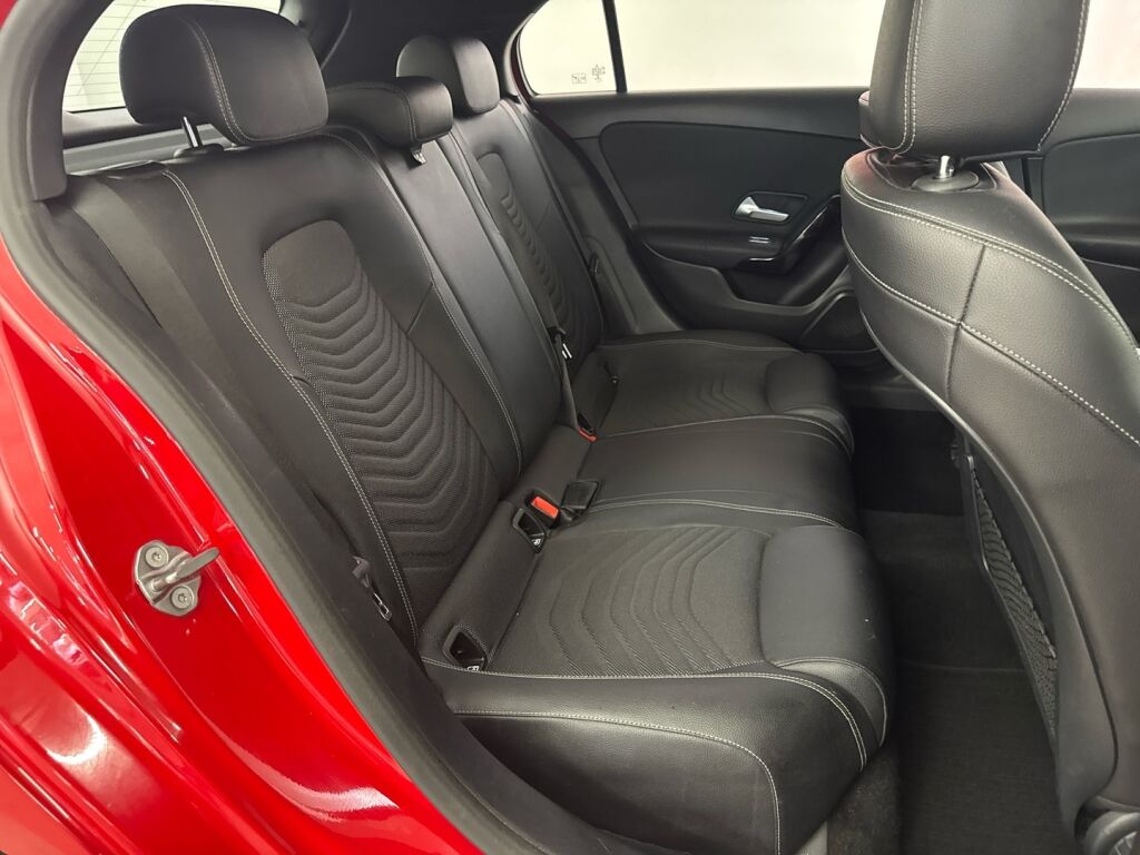 Mercedes-Benz A 2018 Punainen