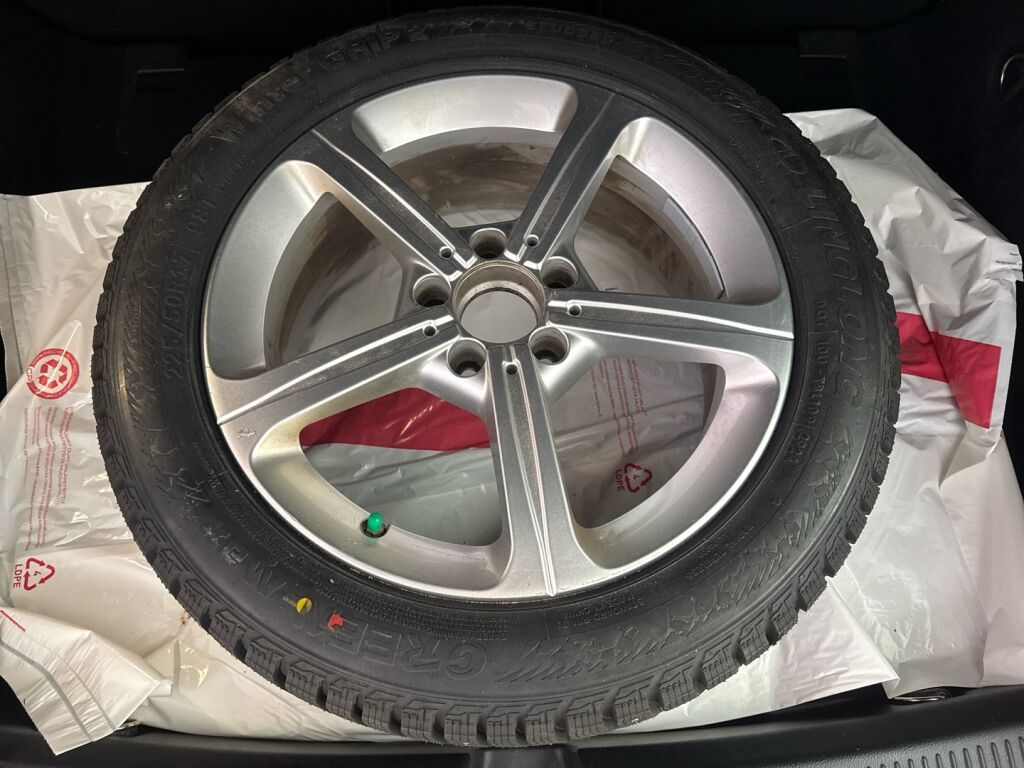 Mercedes-Benz A 2018 Punainen