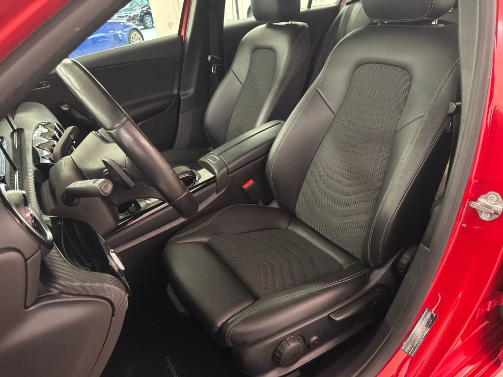 Mercedes-Benz A 2018 Punainen