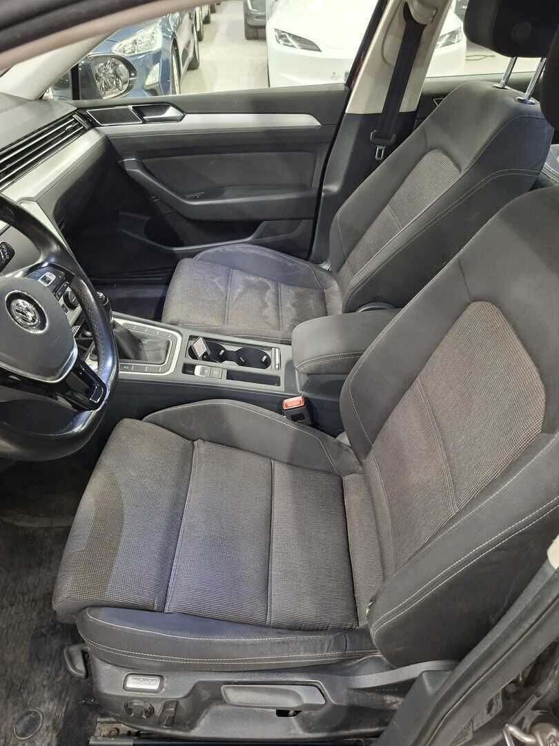 Volkswagen Passat 2015 Musta