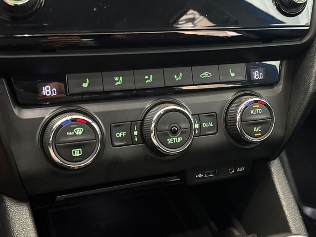 Skoda Octavia 2015 Sininen