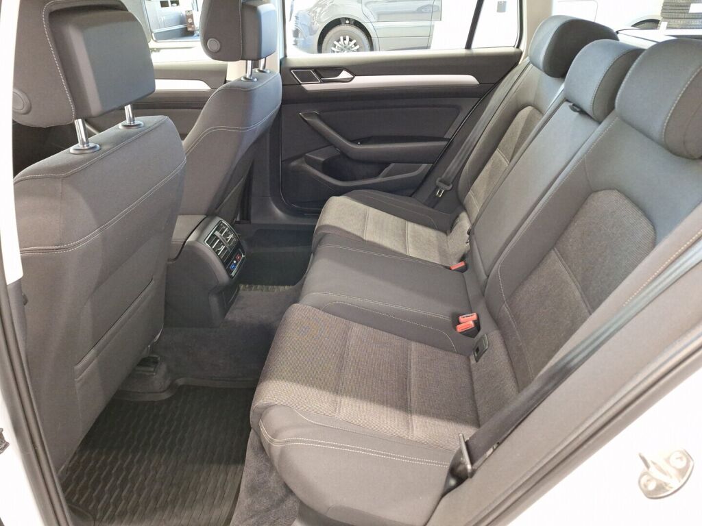 Volkswagen Passat 2018 Valkoinen