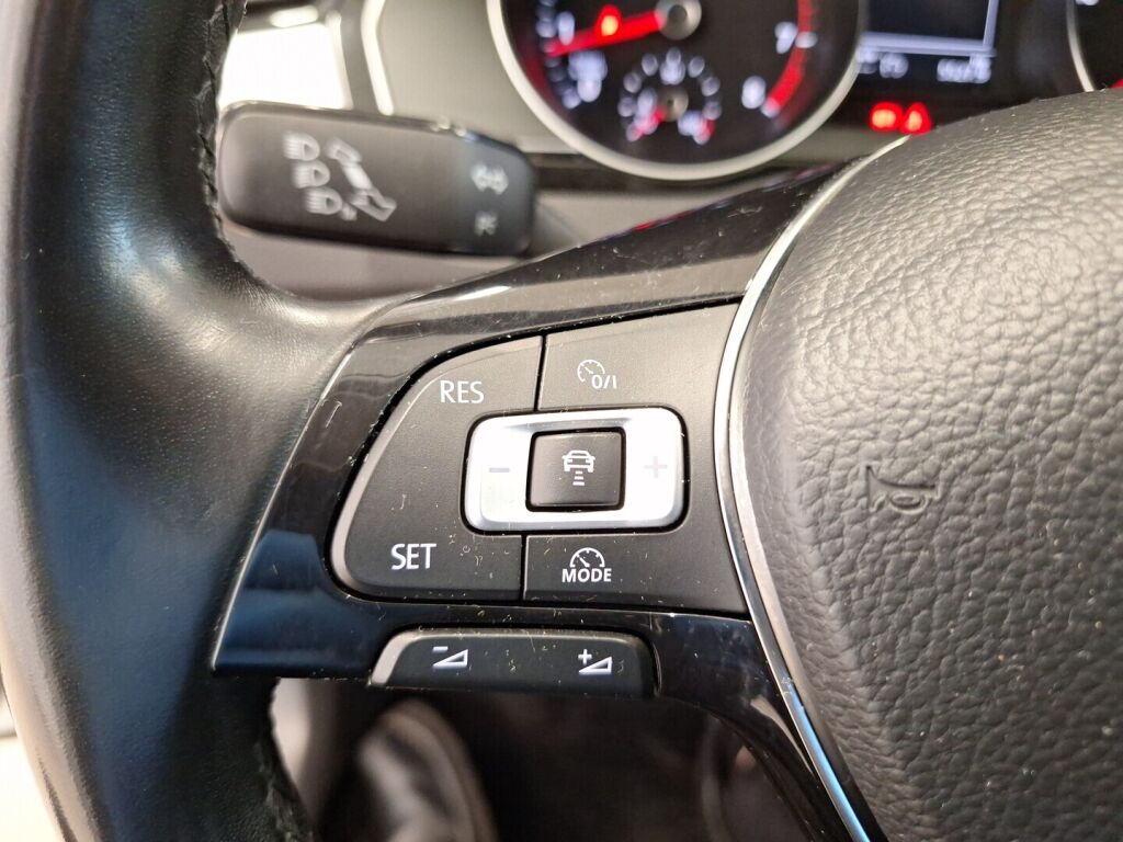 Volkswagen Passat 2018 Valkoinen